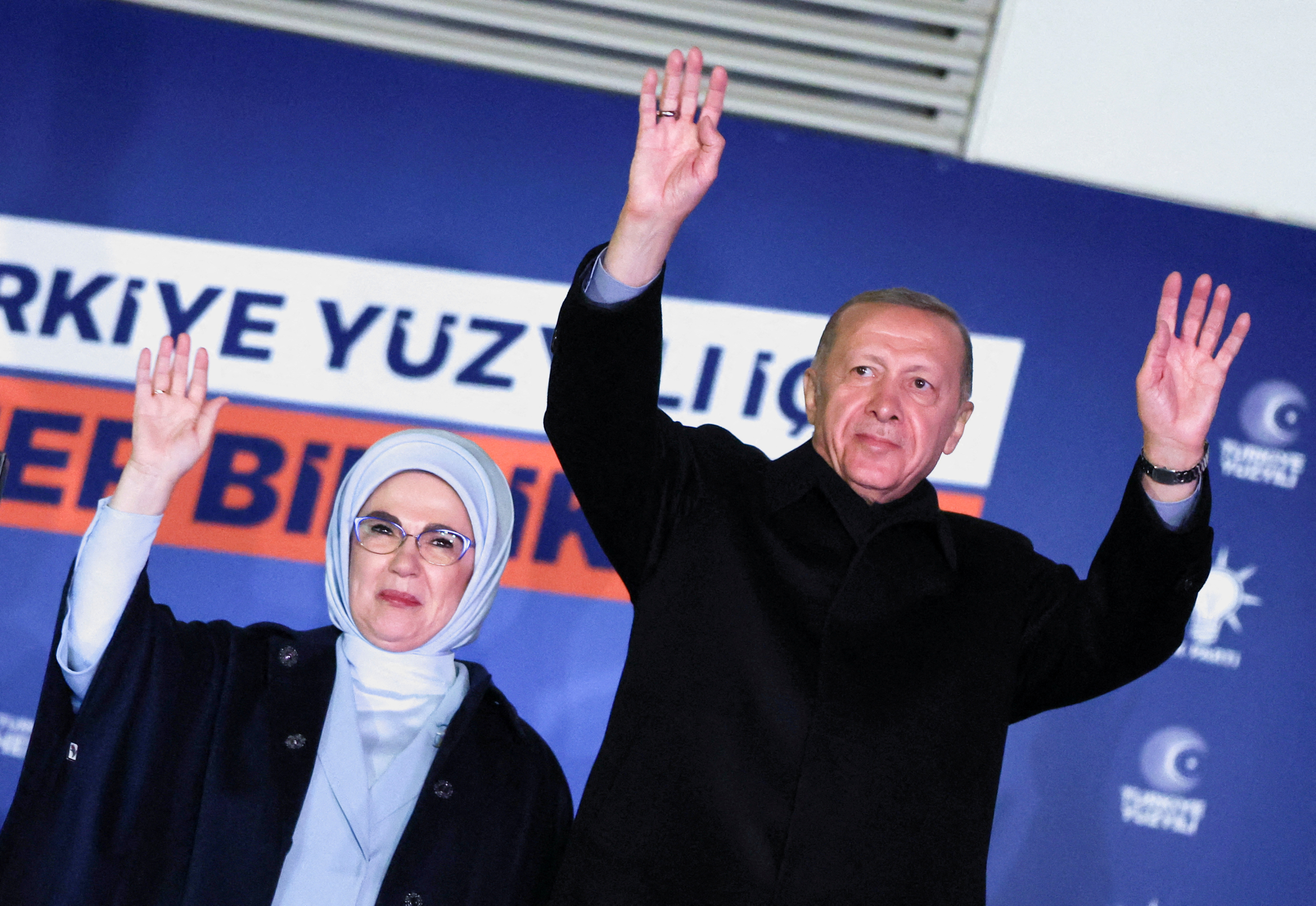 image Turkey faces election runoff, Erdogan seen with momentum
