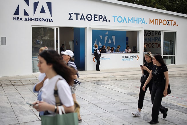 image Greeks head to polls, no party seen winning clear majority