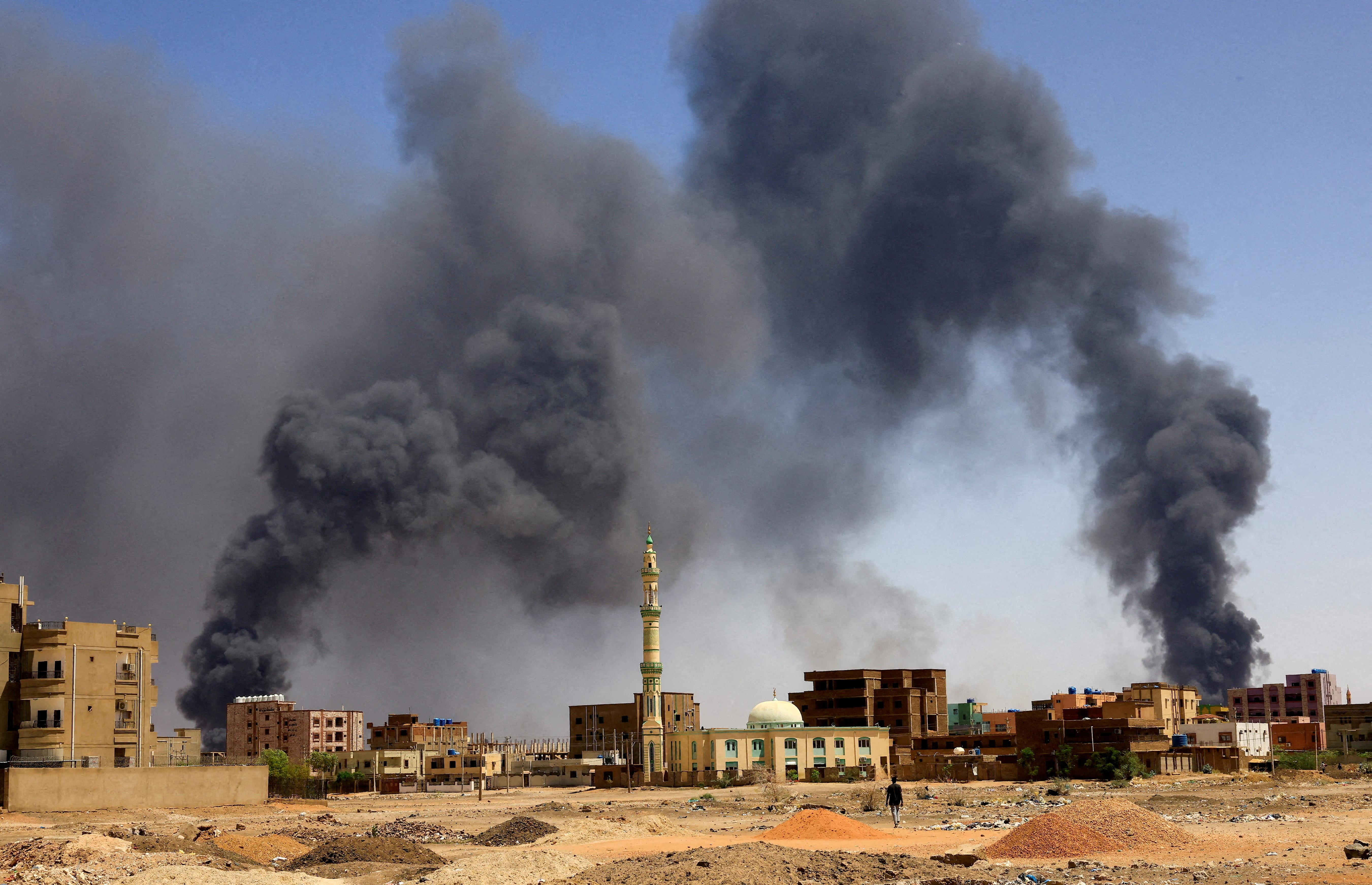 image Sudan army calls on ex-soldiers to re-enlist, sporadic fighting persists