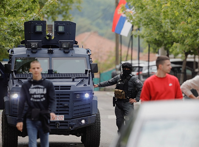 image NATO soldiers injured in Kosovo clashes with Serb protesters (Updated)