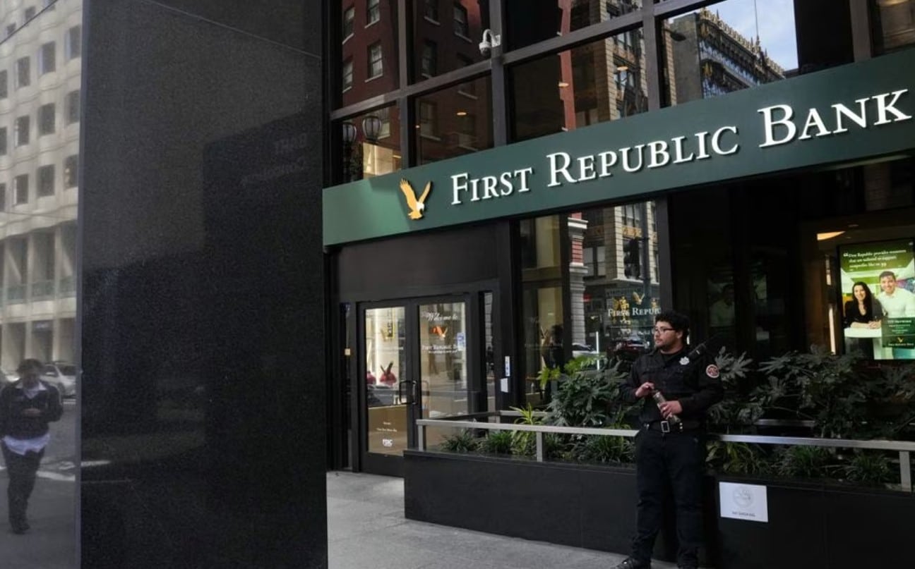 cover JPMorgan to buy First Republic&#8217;s assets and assume deposits