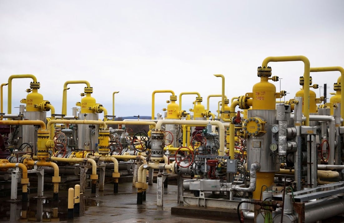 image Europe’s gas prices slide on swollen inventories