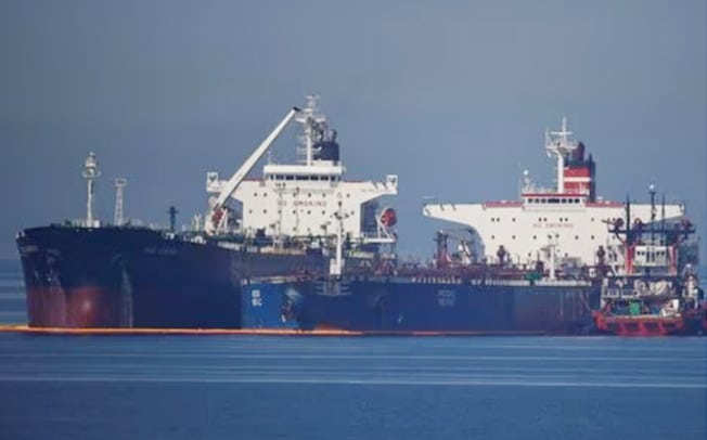 image Greece warned shipowners days before Iran seized tankers