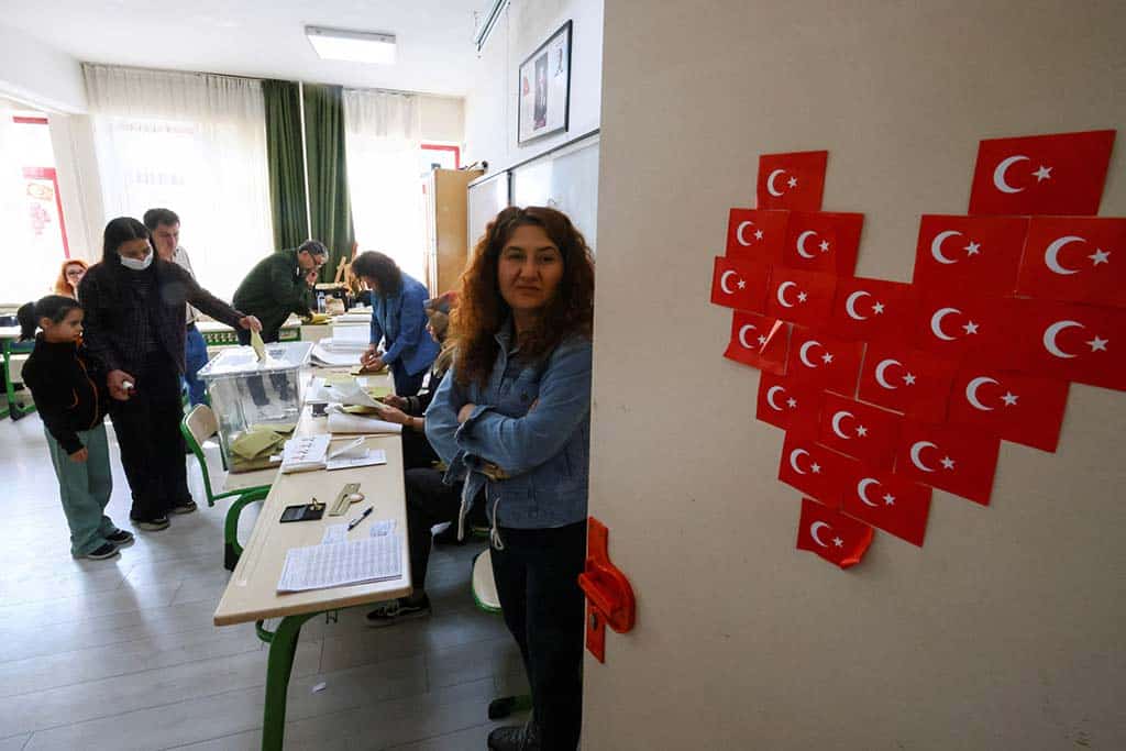 image Turkey votes in crucial elections, with Erdogan rule in balance (updated)