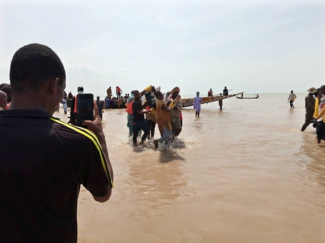 image Nigeria boat capsize death toll rises to more than 100