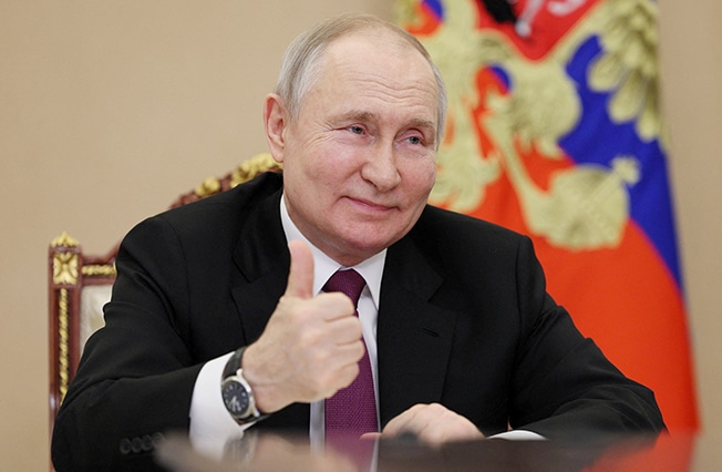 image Putin appeals to Russians&#8217; patriotism on national day