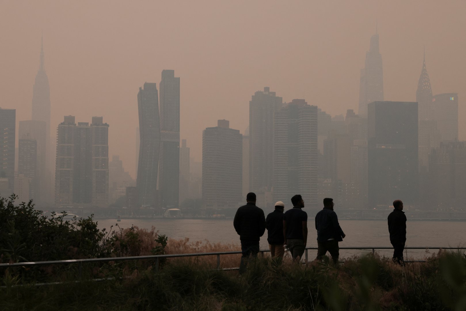 image Smoky, dangerous haze parked over US east coast for second day