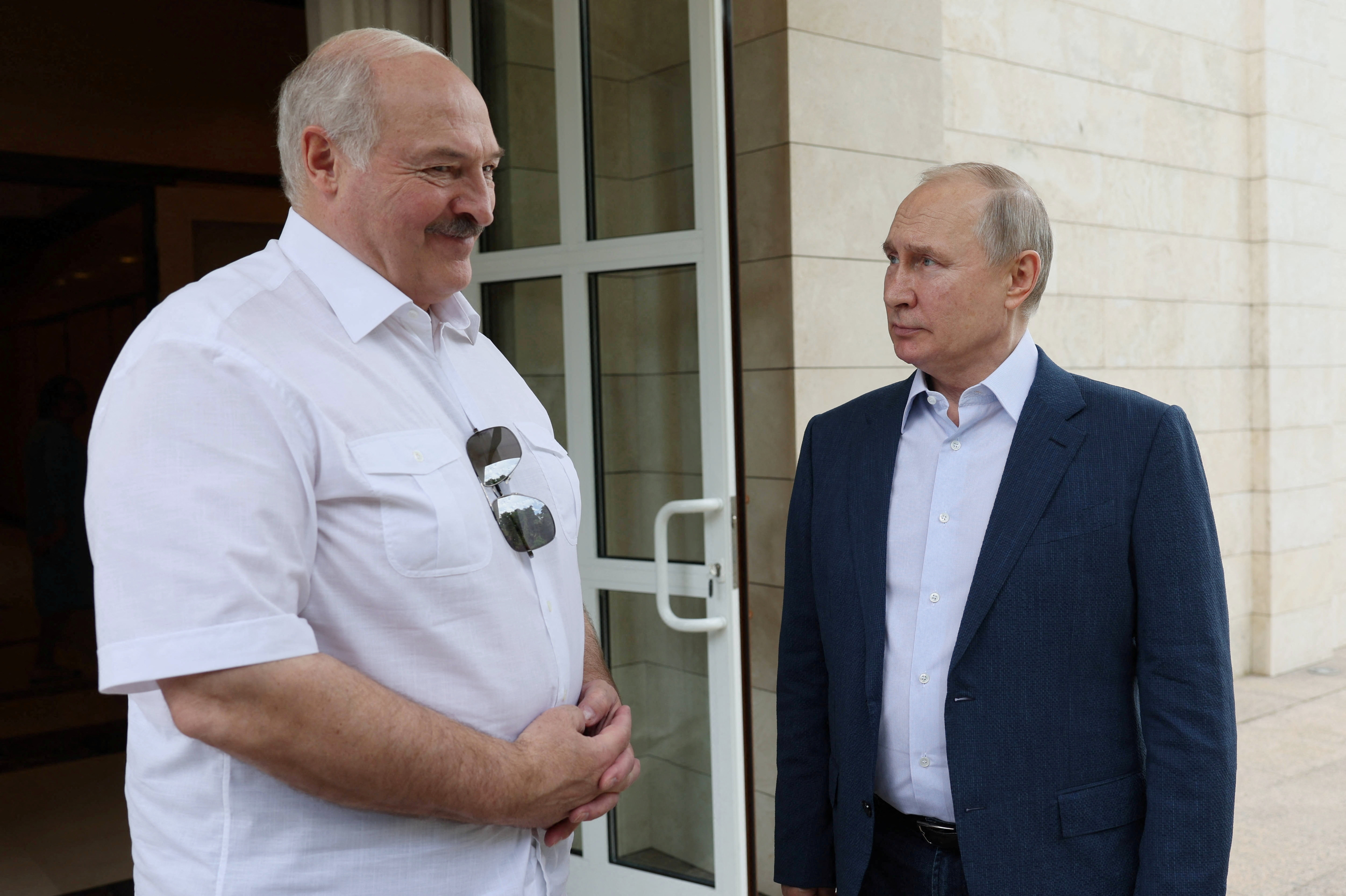 image Mercenary chief Prigozhin starts exile in Belarus, Putin praises Russian troops