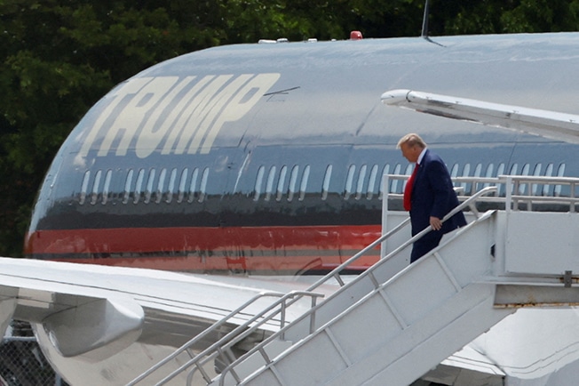 image Trump arrives in Florida to face charges, maintains lead in poll