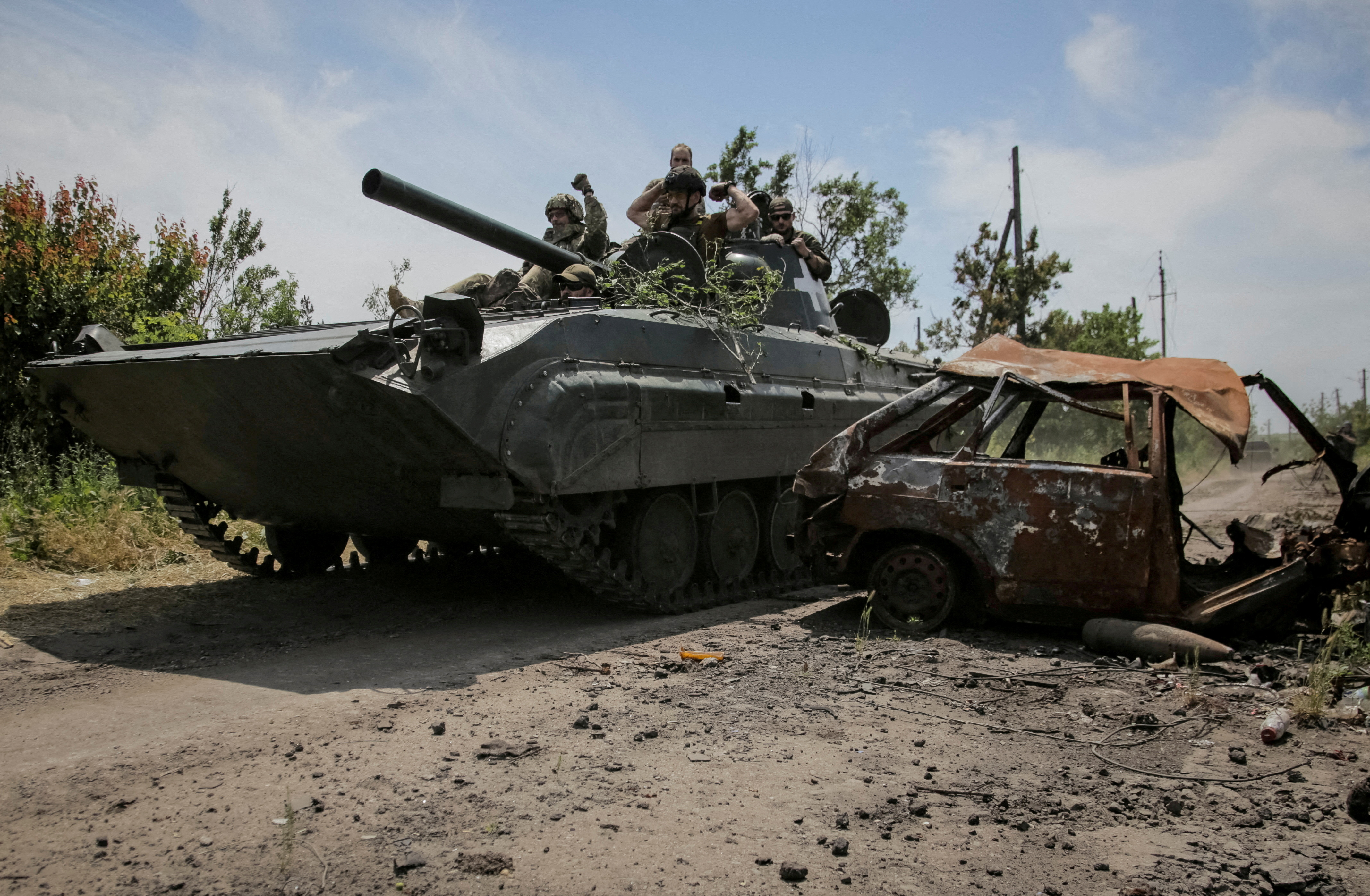 image Ukrainian troops dig in after &#8216;partial success&#8217; in south, fighting rages in east
