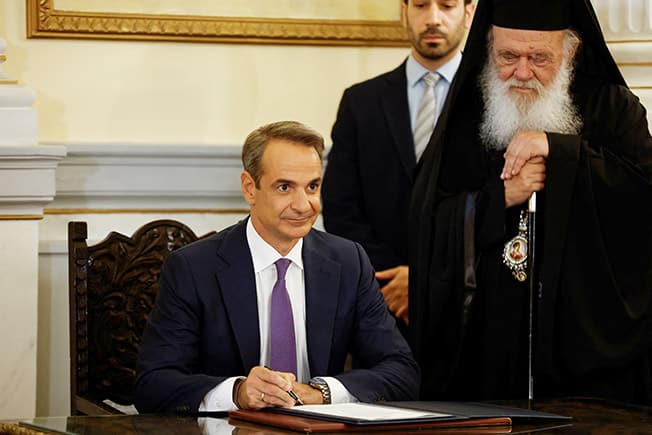 image Mitsotakis sworn in as Greek PM, promises &#8216;big changes&#8217;