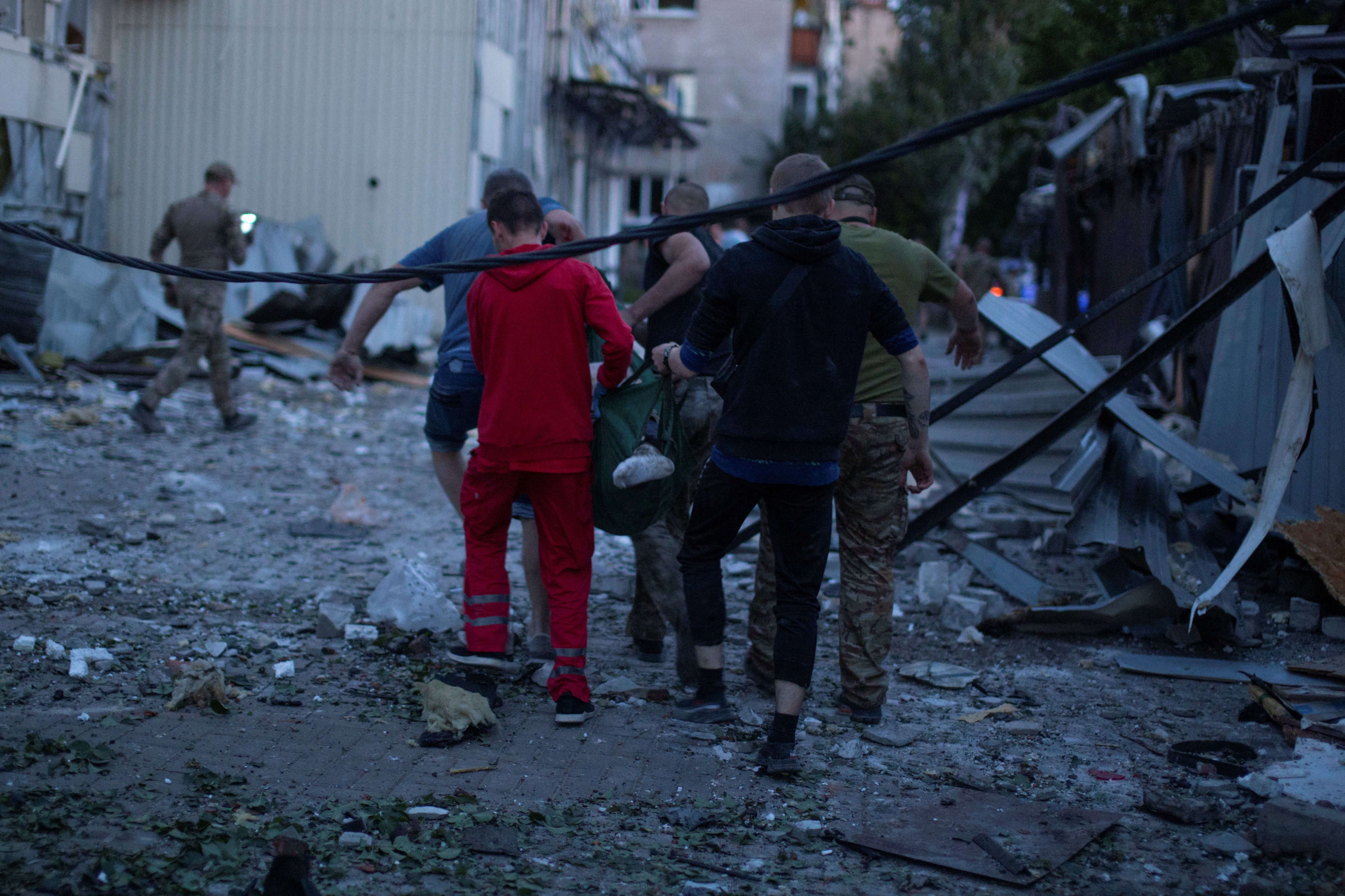 cover Russian missile hits restaurant in Ukraine&#8217;s Kramatorsk, eight dead