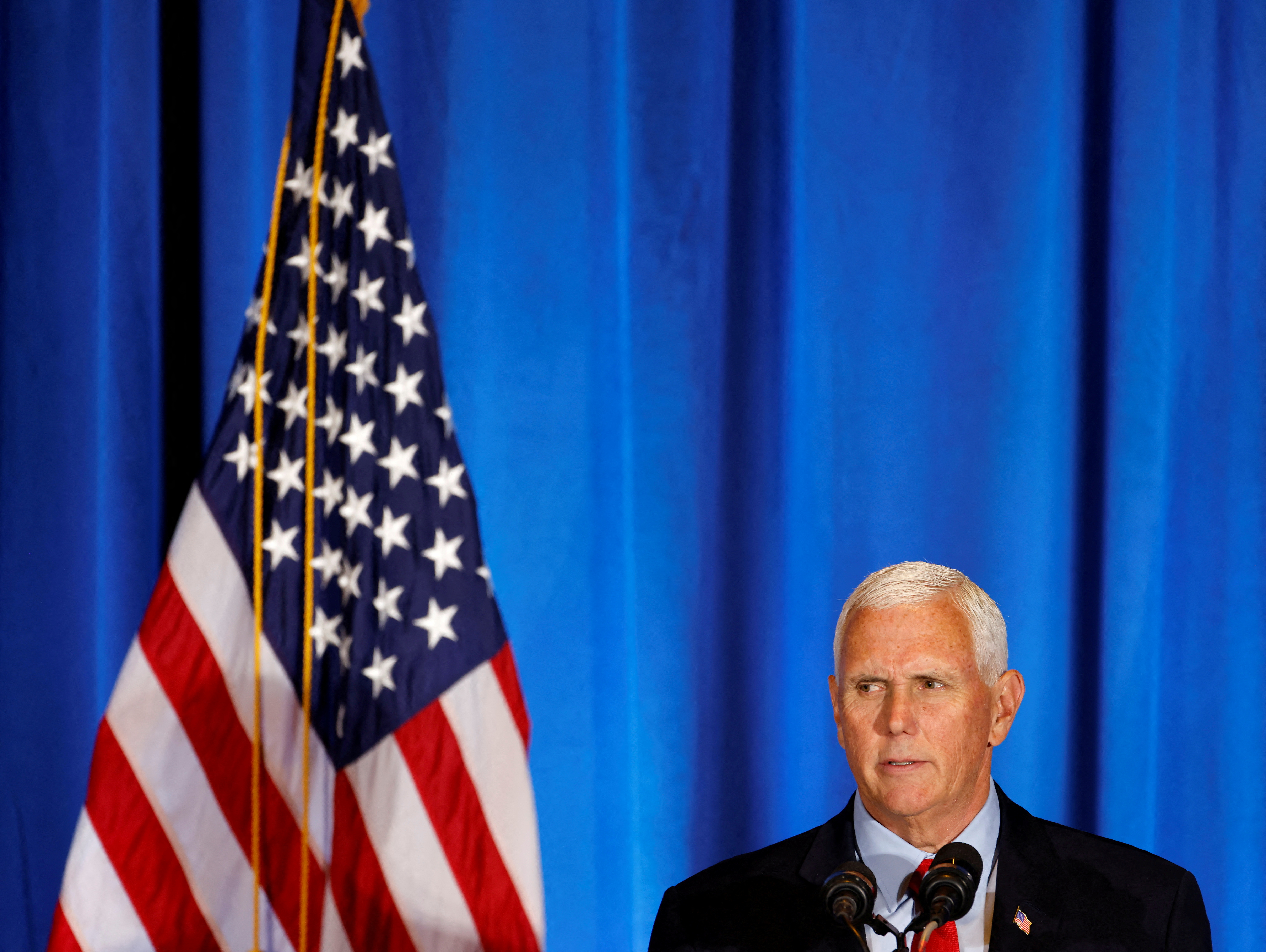 image Mike Pence, former US VP and presidential hopeful, visits Ukraine