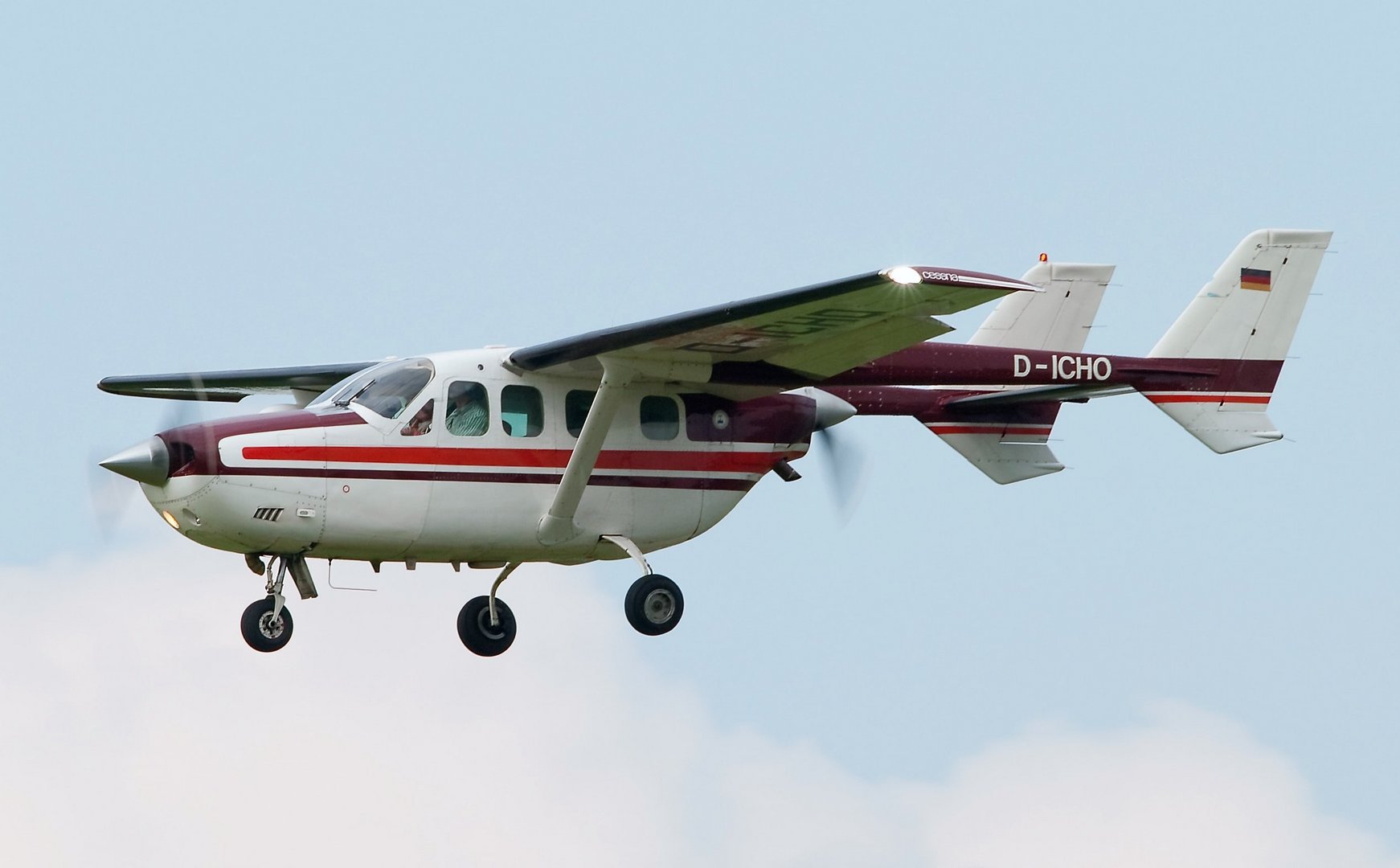 image Fighter jets chase small plane in Washington area before it crashes in Virginia
