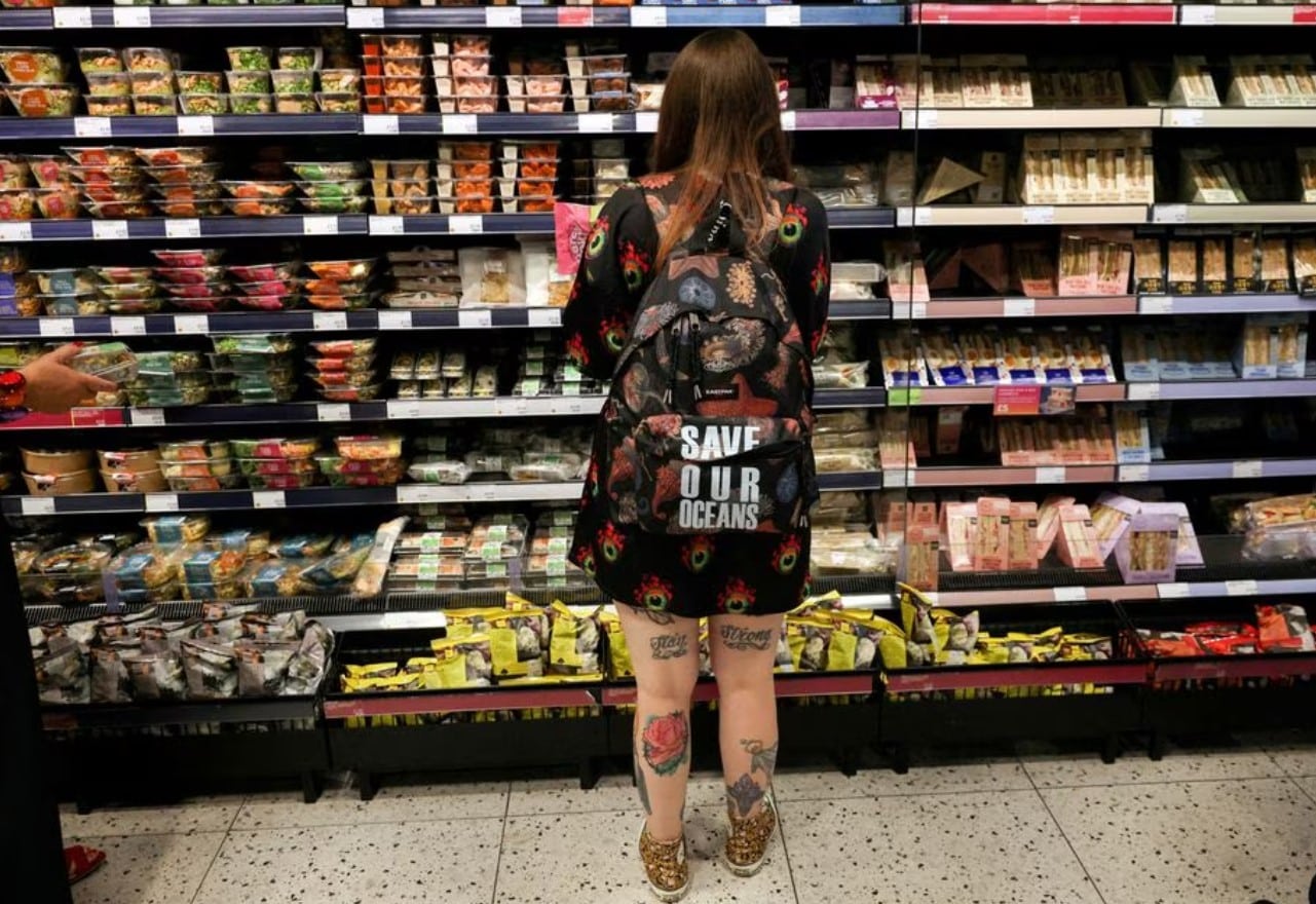 image UK consumers slow spending in May as rising food costs bite