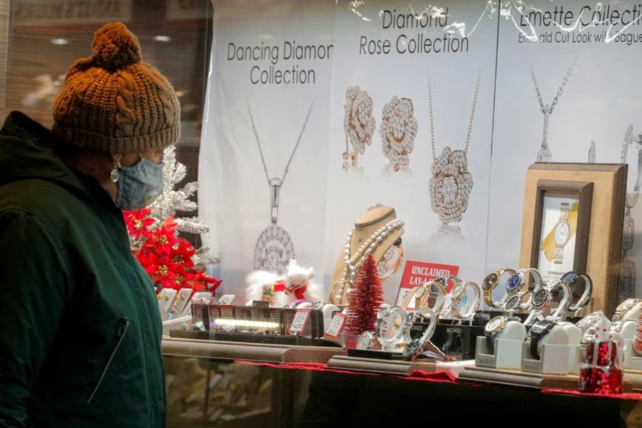 image US &#8216;aspirational&#8217; shoppers are spending less on fashion, jewelry