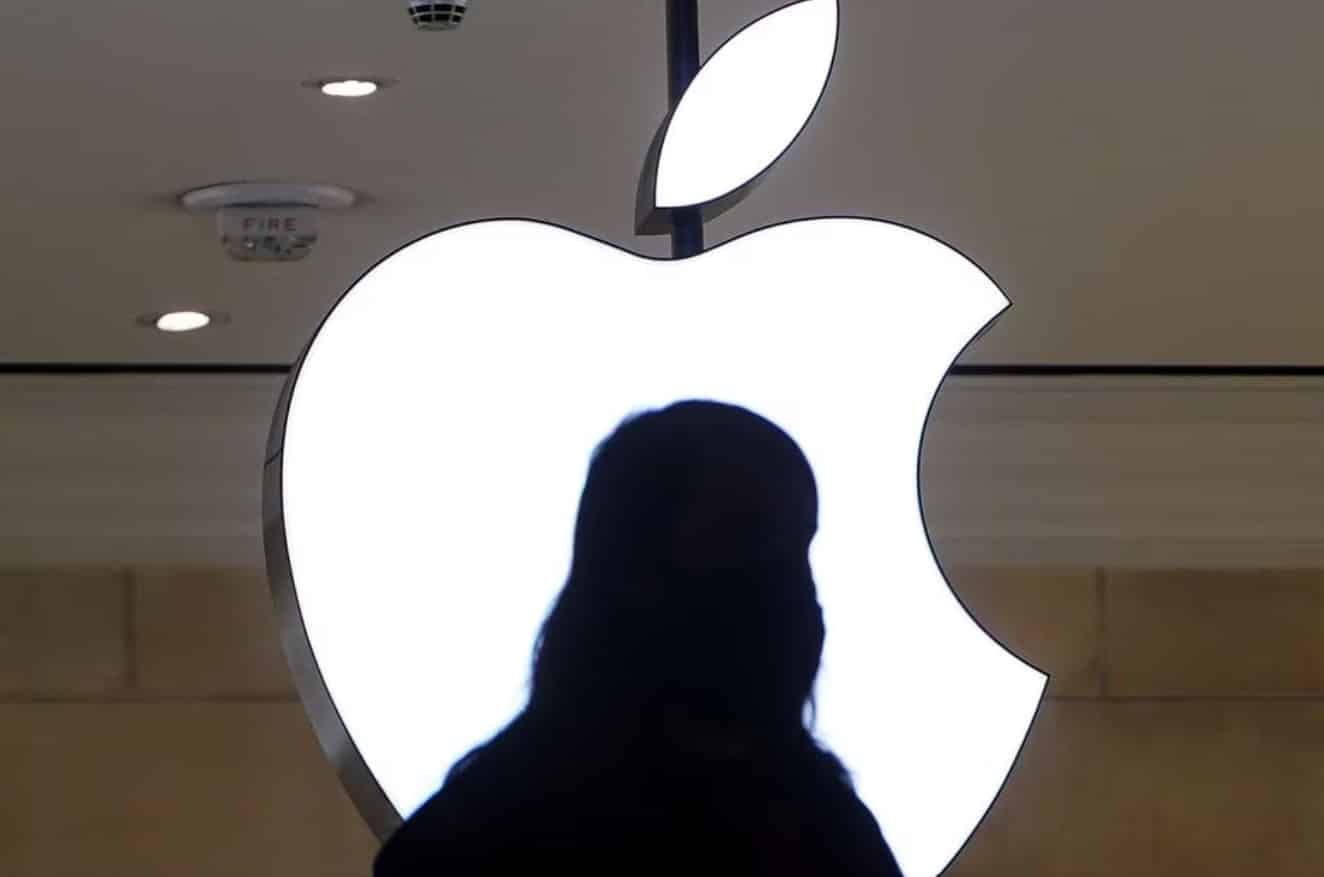 image Apple stock hits record, on cusp of $3 trillion market value