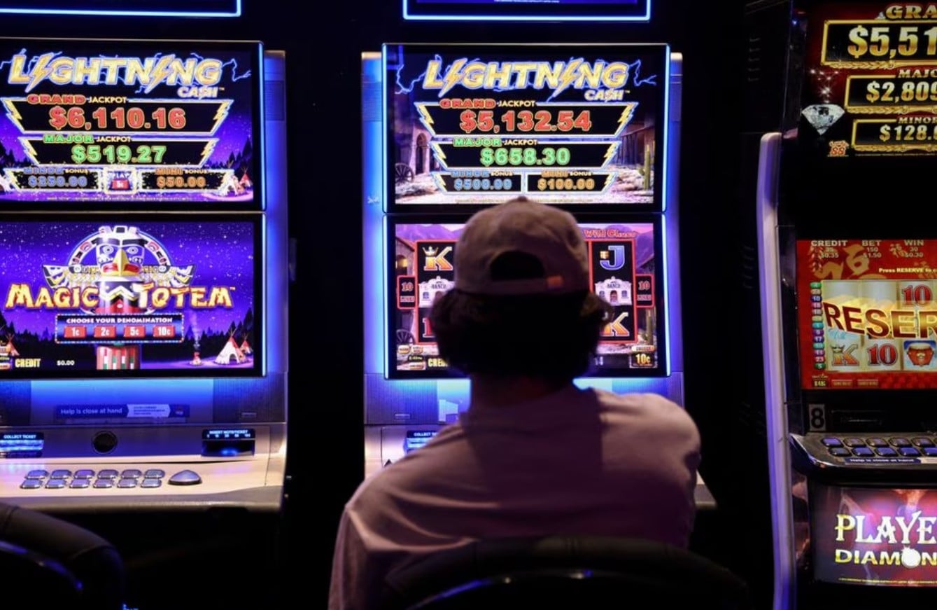 image Australia urged to ban online gambling ads to curb growing addiction