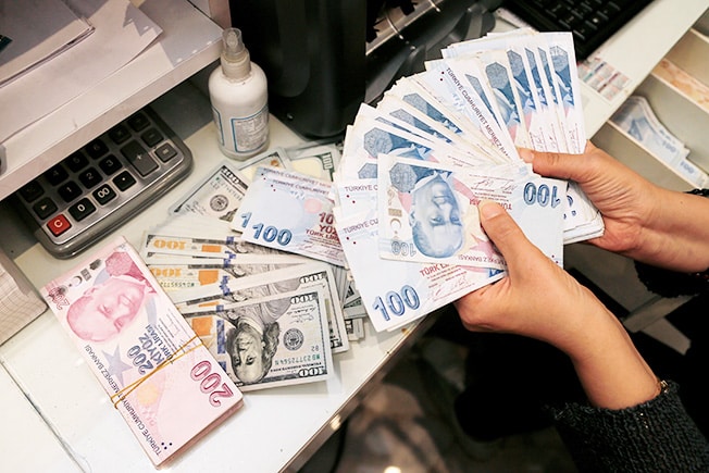 image Lira plunges 7% as Turkey edges towards free market