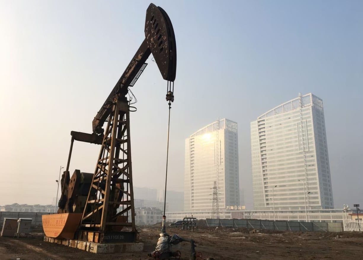 image Oil extends losses as economic slowdown concerns return