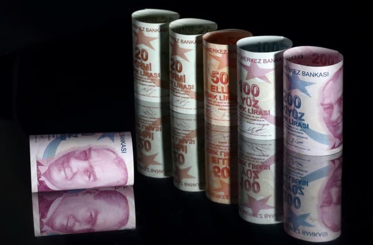 cover Turkish lira hits record low ahead of rate decision