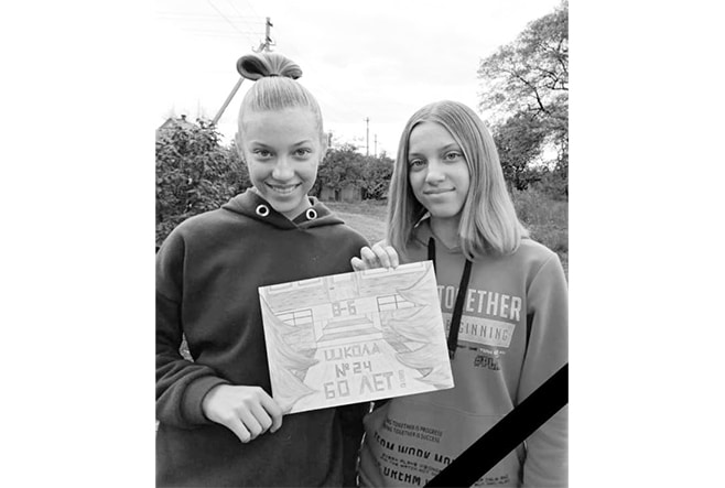 image Twin sisters among 11 killed in Russian attack on Kramatorsk