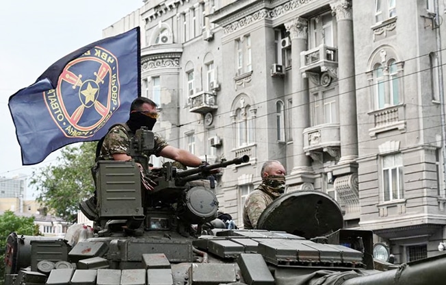 image As Russia teetered, the elite trembled, and private jets left
