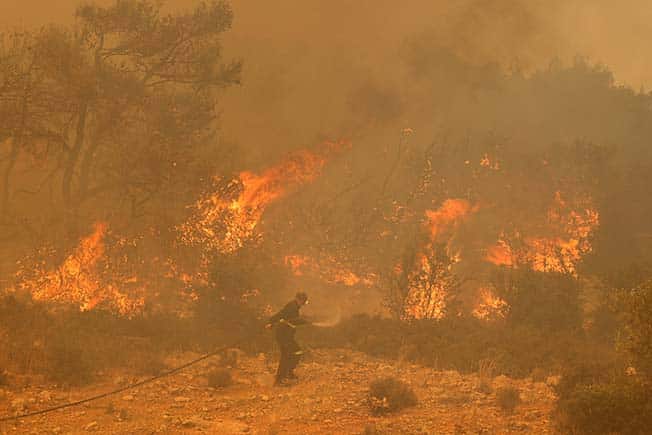 image Cypriot firefighting mission to remain in Greece at least for another two days