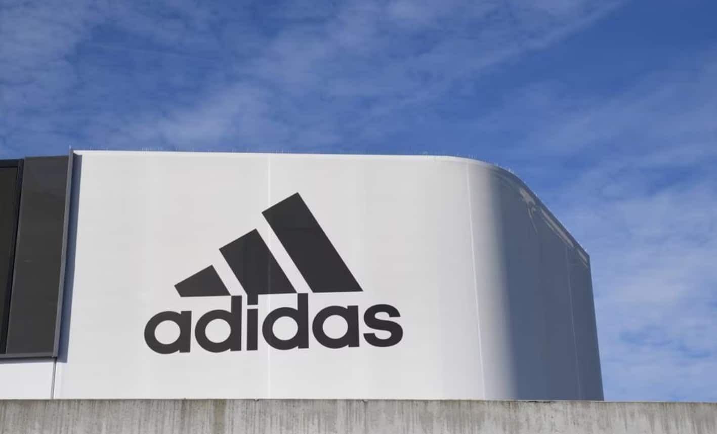 image Manchester United renews Adidas partnership in $1.1 bln 10-yr deal