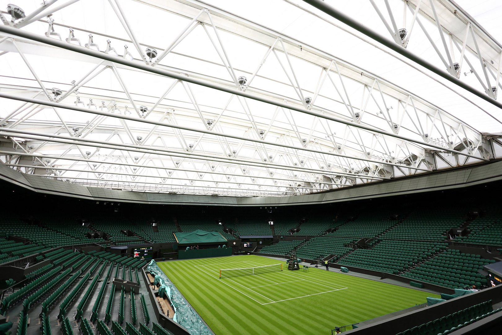 image Player safety key, organisers say, after Centre Court roof delay