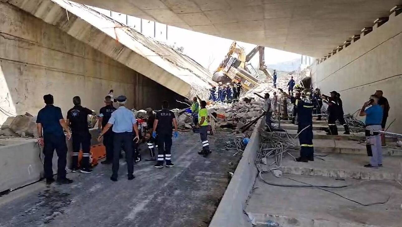 image One killed in bridge collapse in the Greek city of Patras