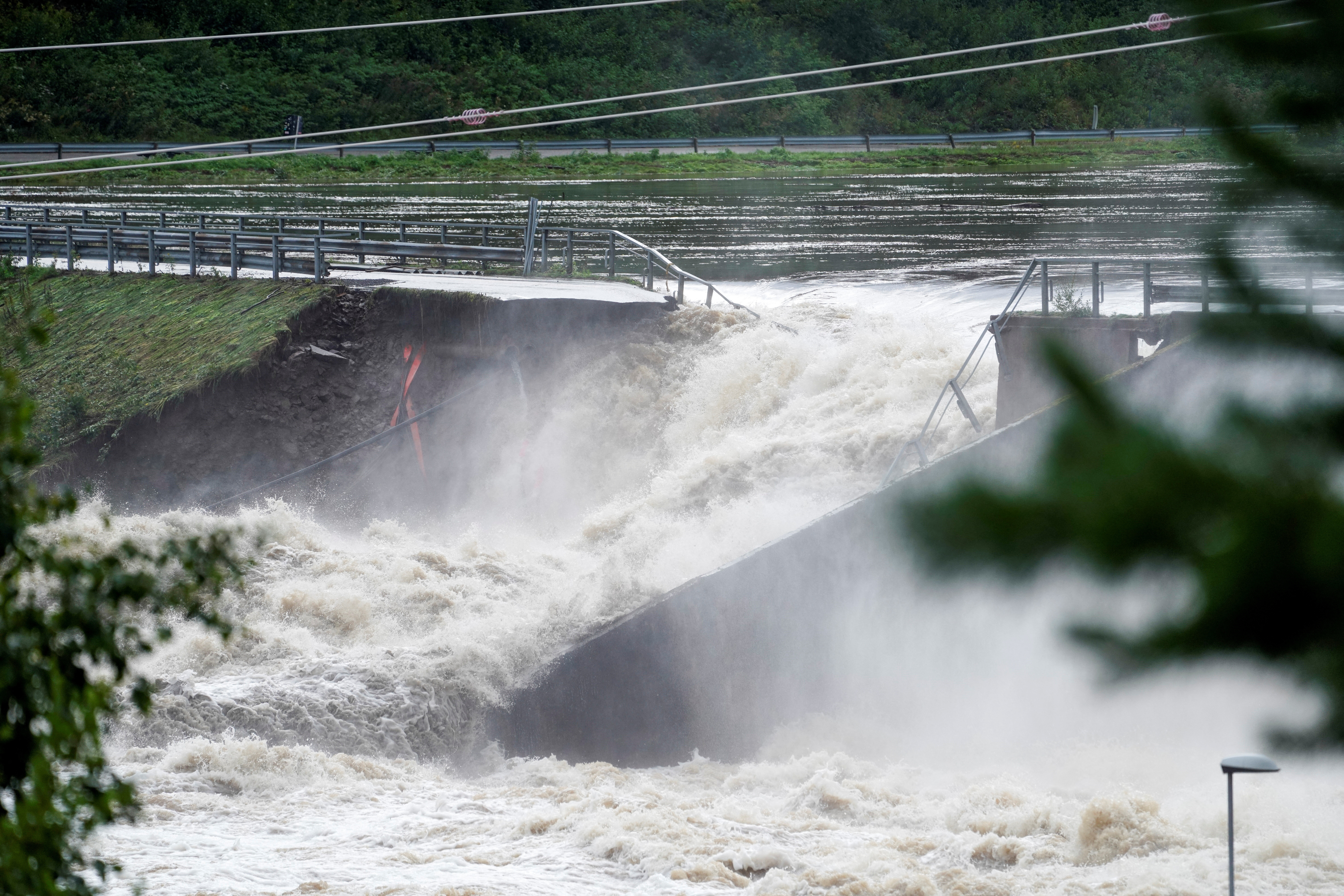 image Norwegian river dam partly collapses, government expects more floods