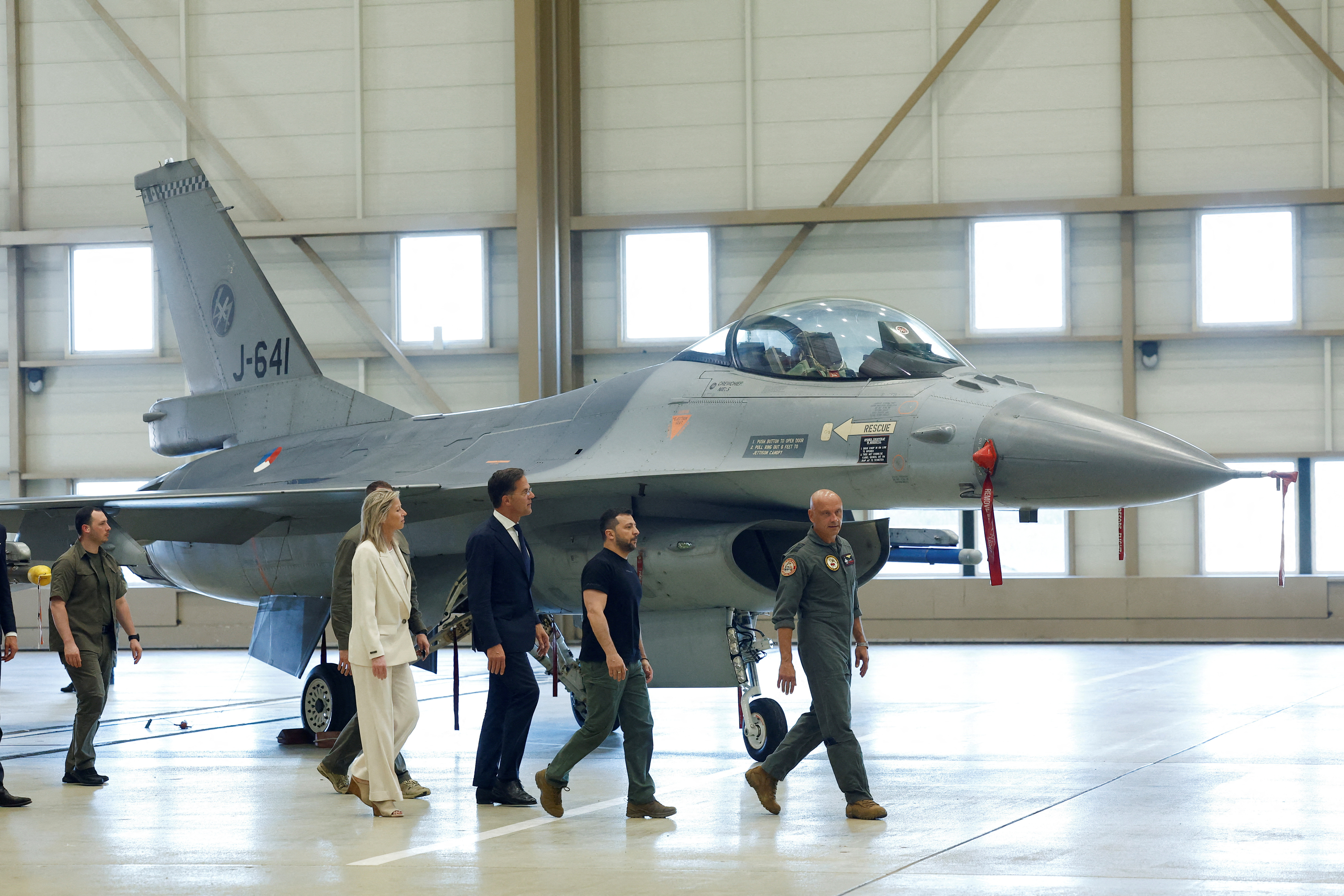 image Ukrainian pilots to receive F-16 training in US