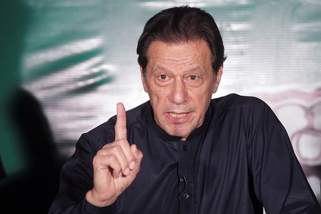 image Pakistan ex-PM Khan&#8217;s graft conviction suspended, but no quick release