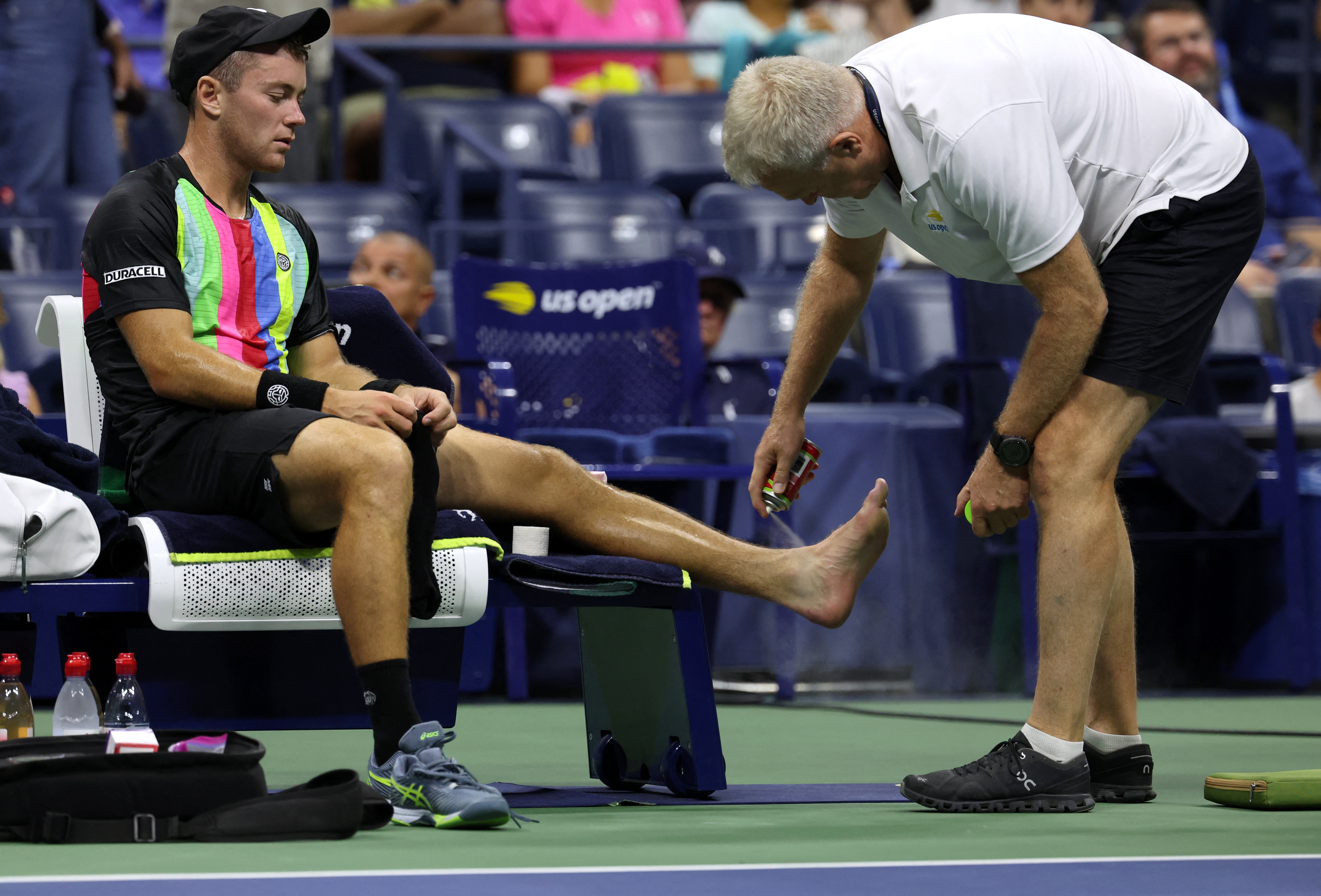 cover Alcaraz gets easy start to US Open title defence, Medvedev advances