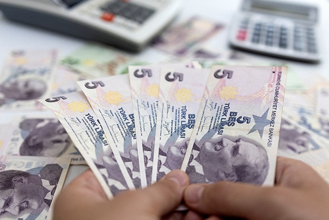 cover Turkey shocks with big rate hike to 25%, boosting lira
