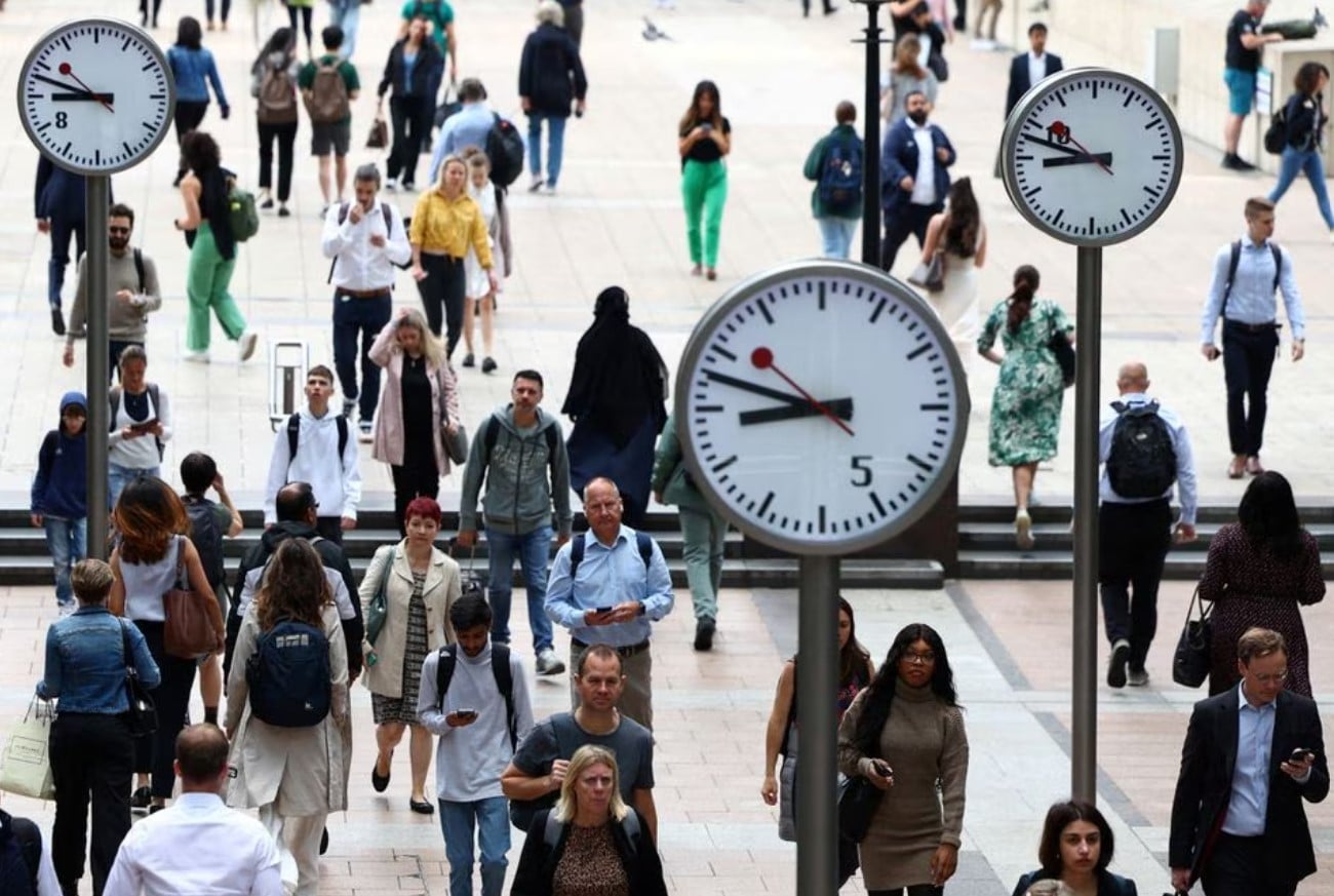 image UK business optimism at 18-month high on hopes for rate hike pause