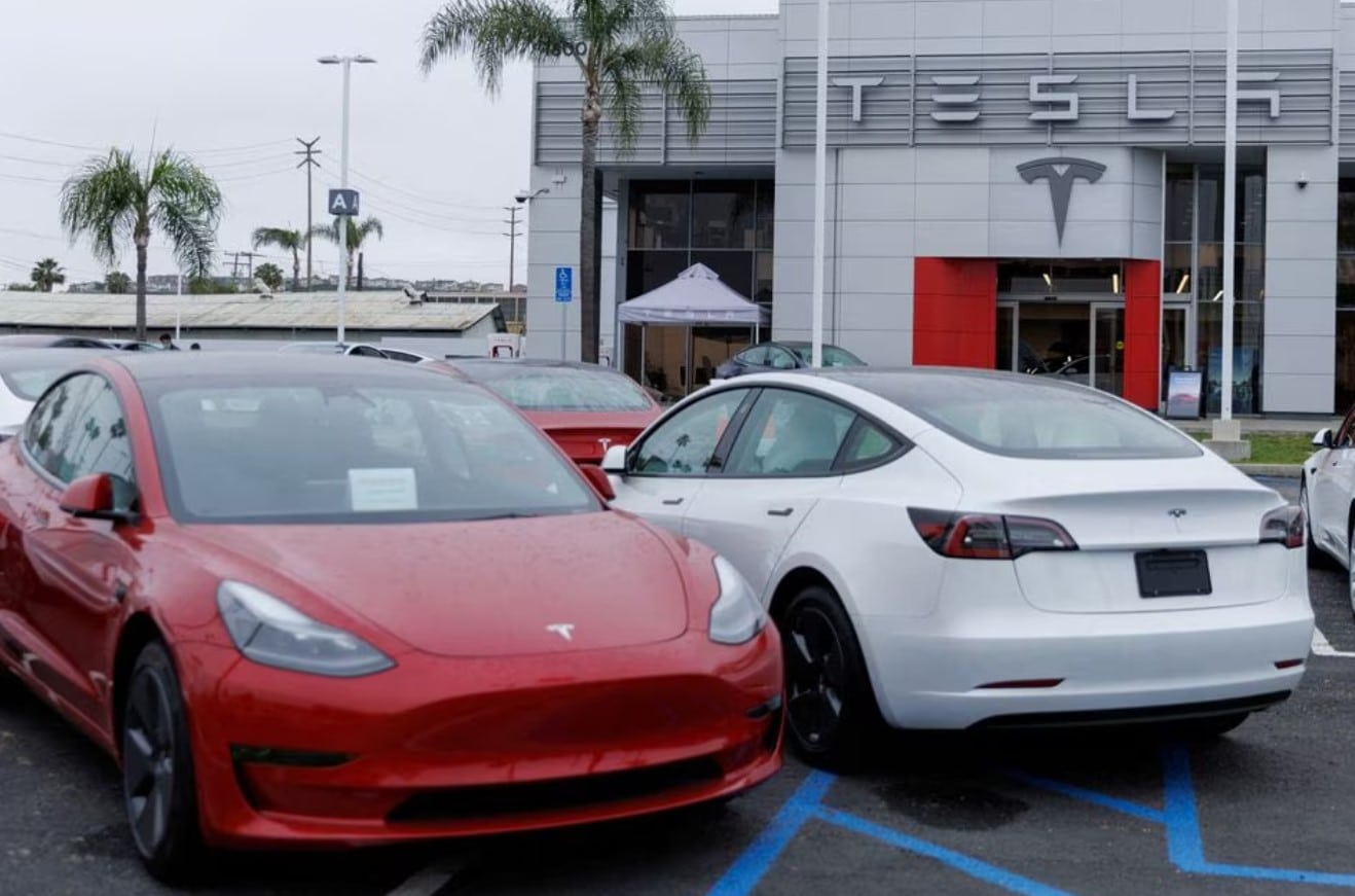 cover US opens probe into 280,000 new Tesla vehicles over steering issue
