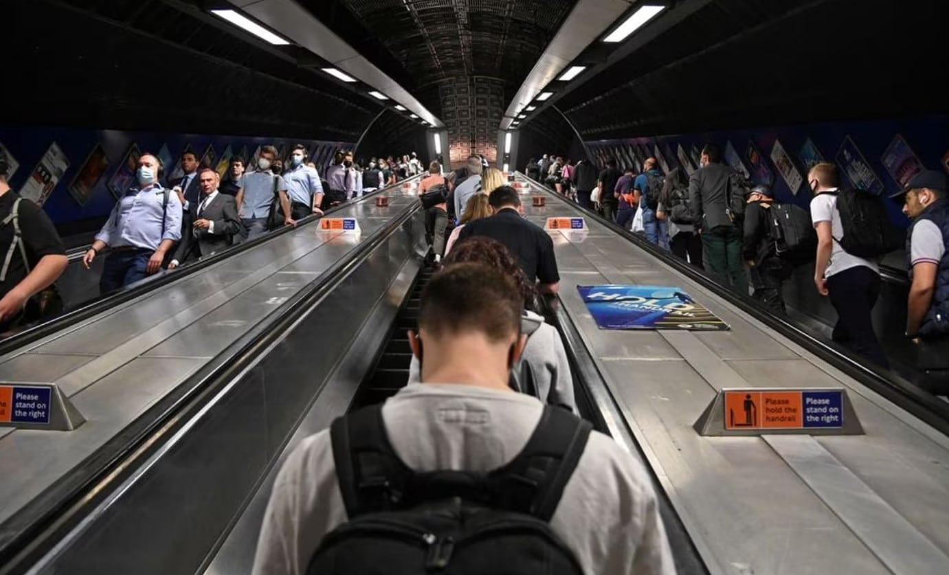 image UK hiring falls at fastest pace in over three years, wage growth slows