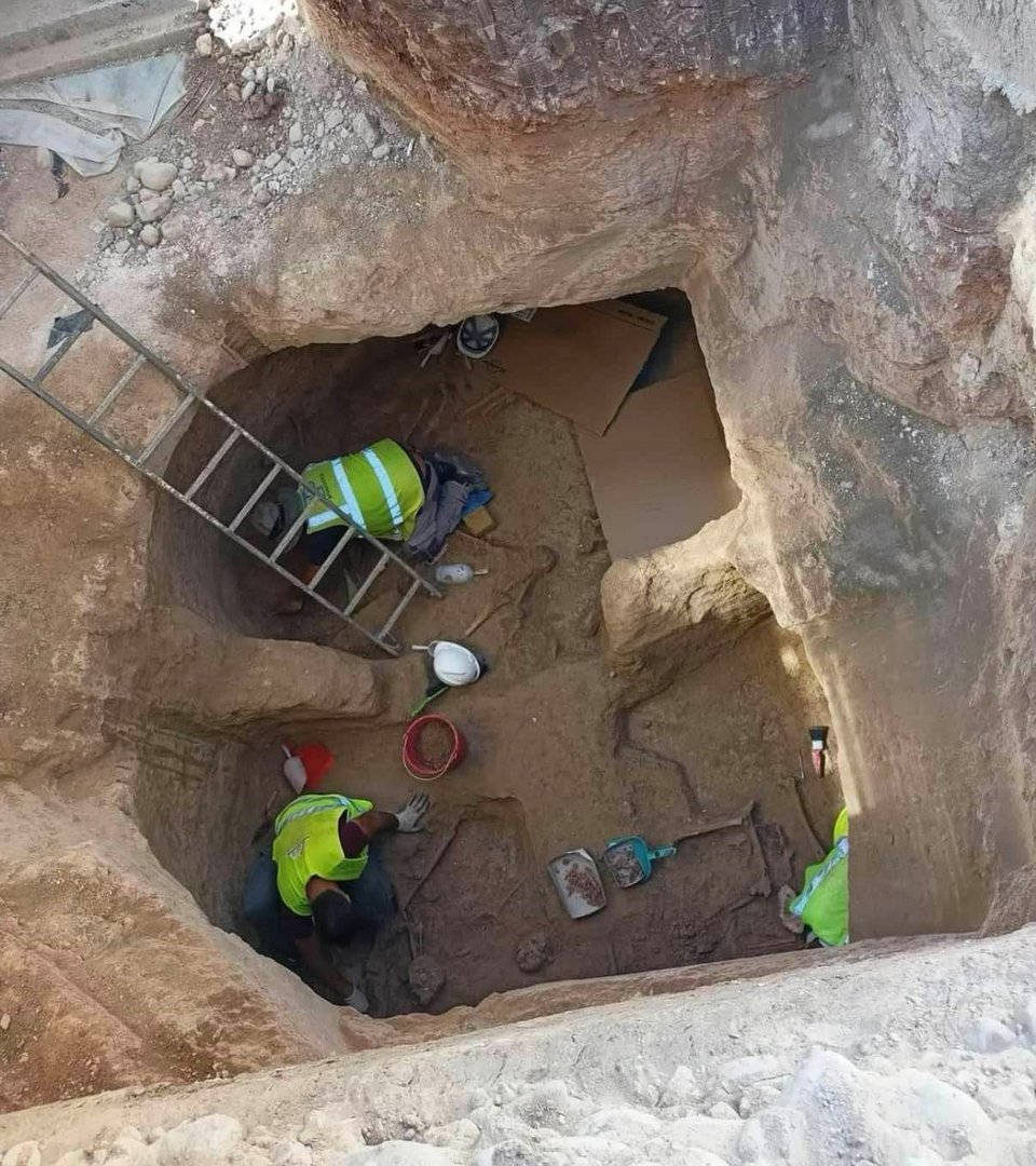 image Bronze Age tomb uncovered during sewerage works