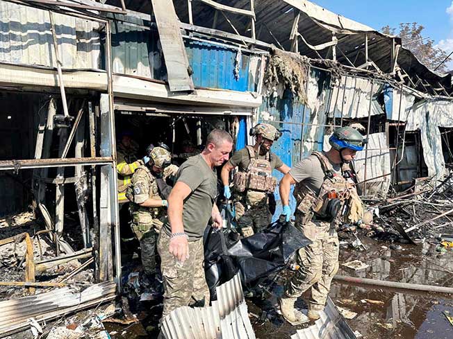 image Russian attack kills 16 in east Ukraine as Blinken visits Kyiv