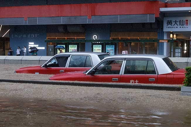 image Hong Kong, Shenzhen deluged by heaviest rain on record