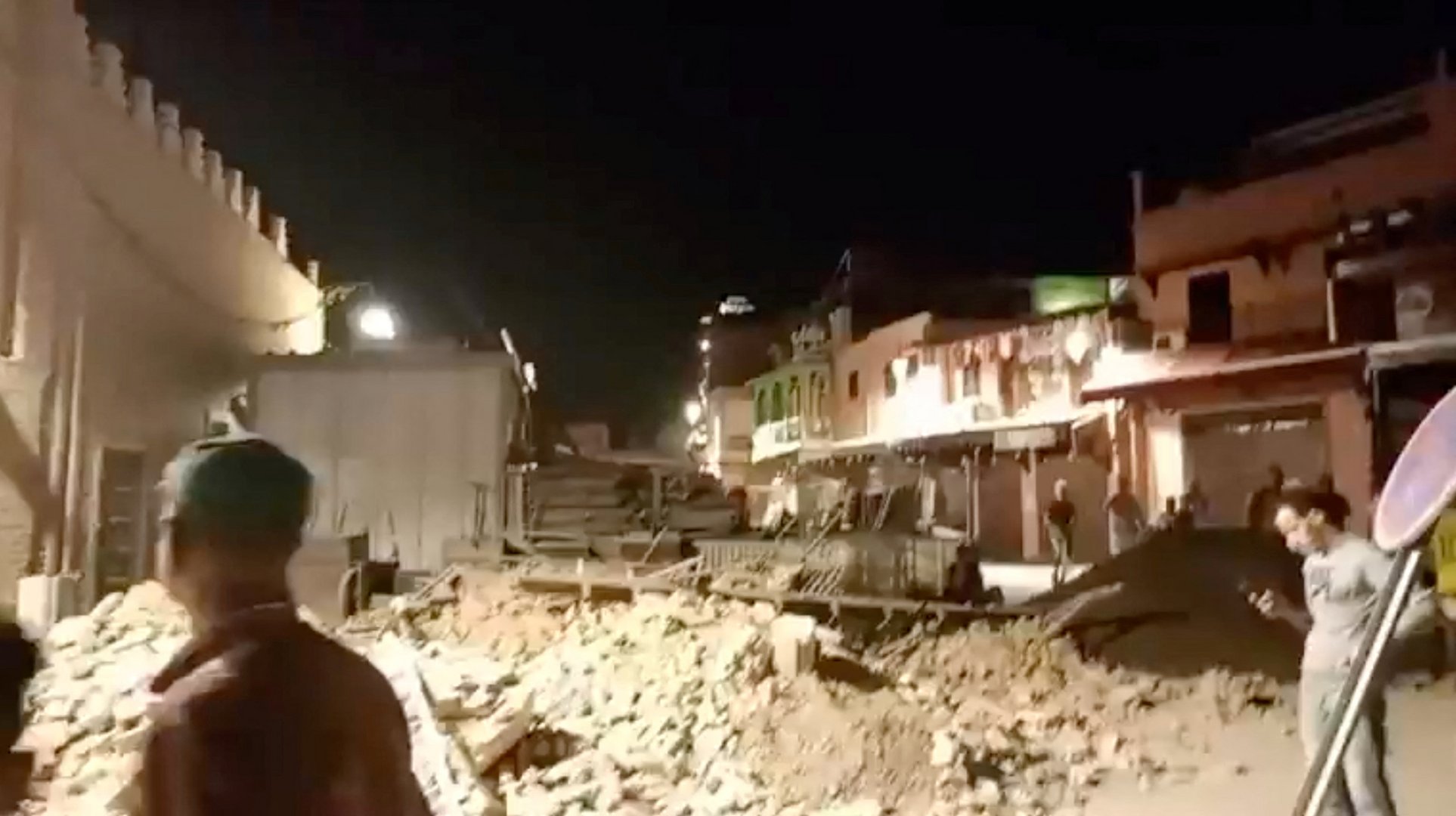 image Morocco earthquake kills over 1,000 people, rescuers dig for survivors (Update 2)