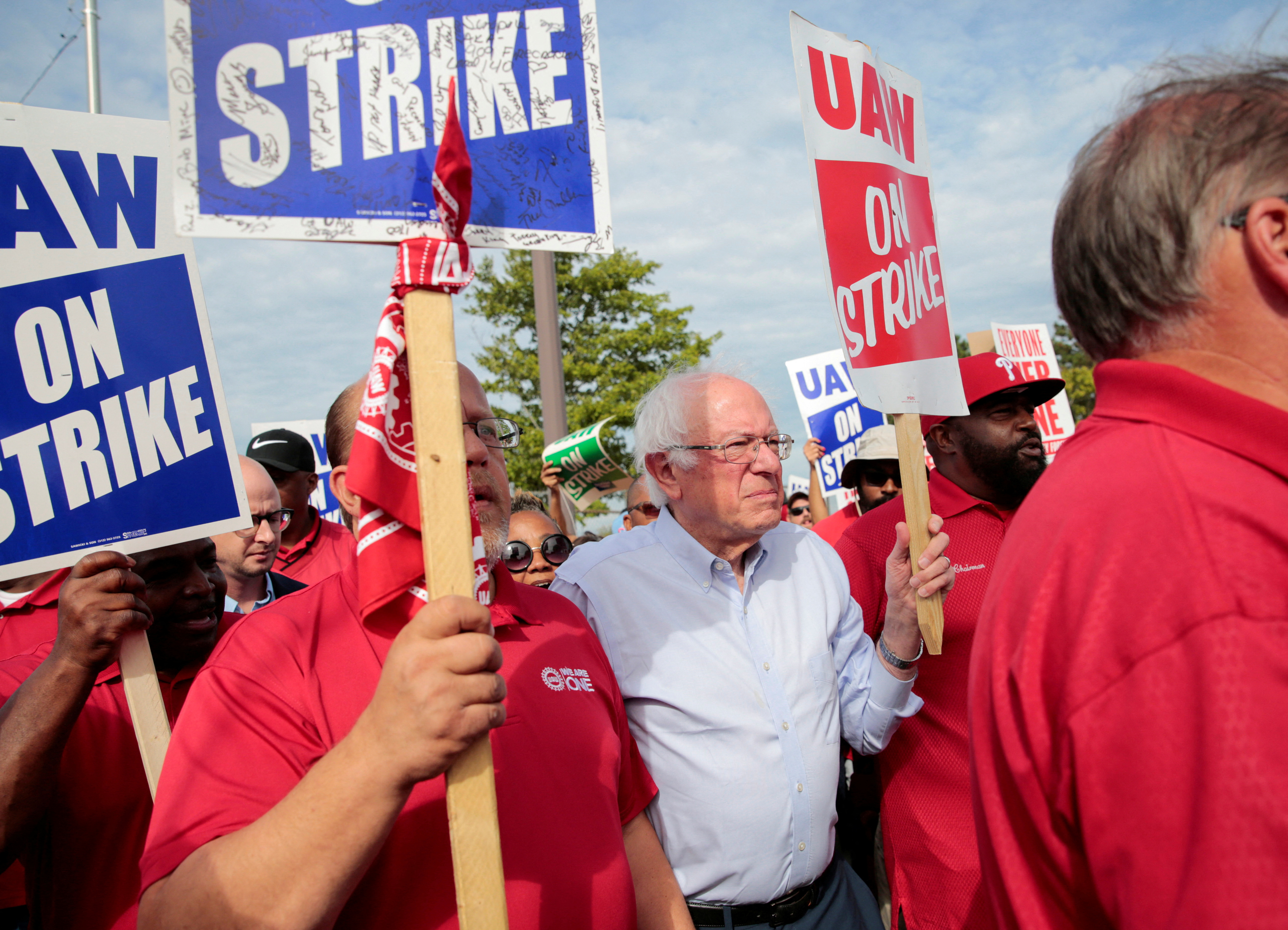 cover US auto workers launch first simultaneous strike at Detroit Three