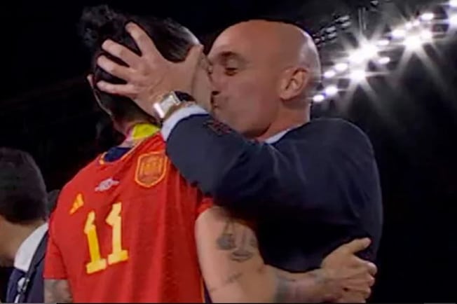cover Spanish FA president resigns over kiss scandal