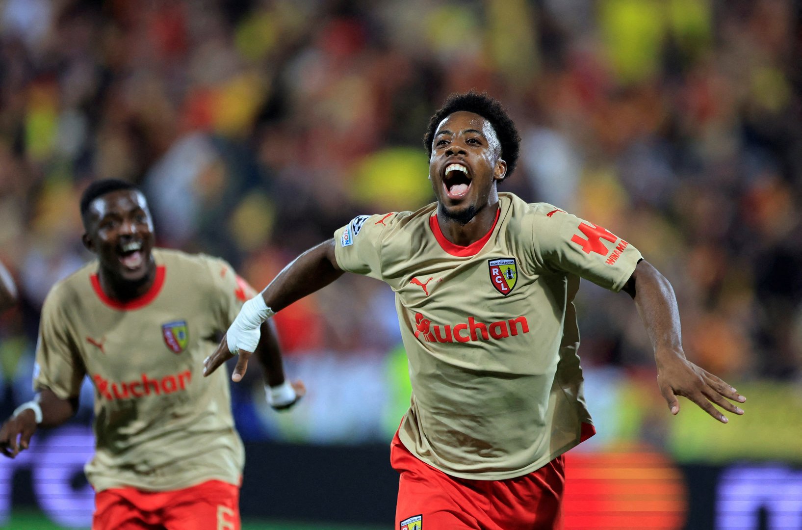 cover Wonderful Wahi helps Lens beat Arsenal 2-1, Man United misery continues