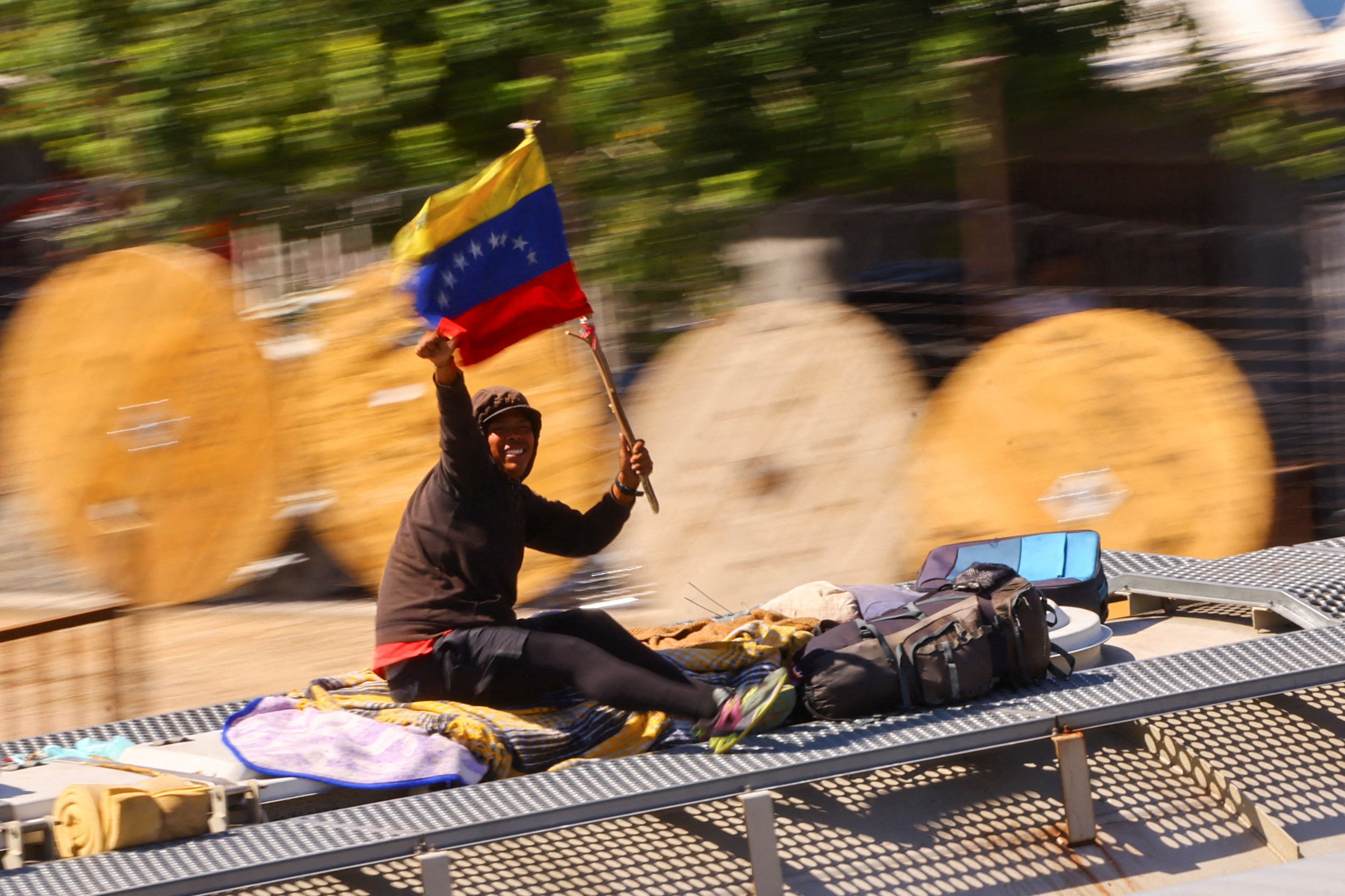 image US is reimposing oil sanctions on Venezuela, officials say