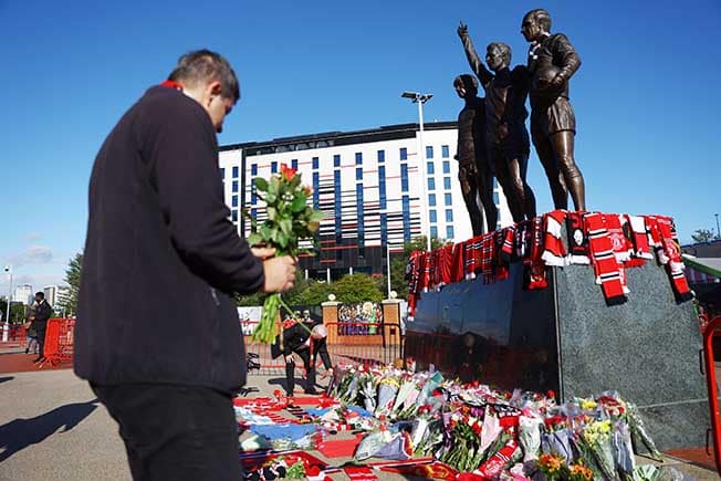 cover Ten Hag calls on Man Utd to pay tribute to Charlton with win