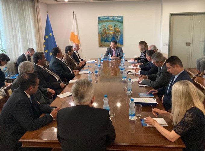 image Foreign minister meets with ambassadors of Arab states