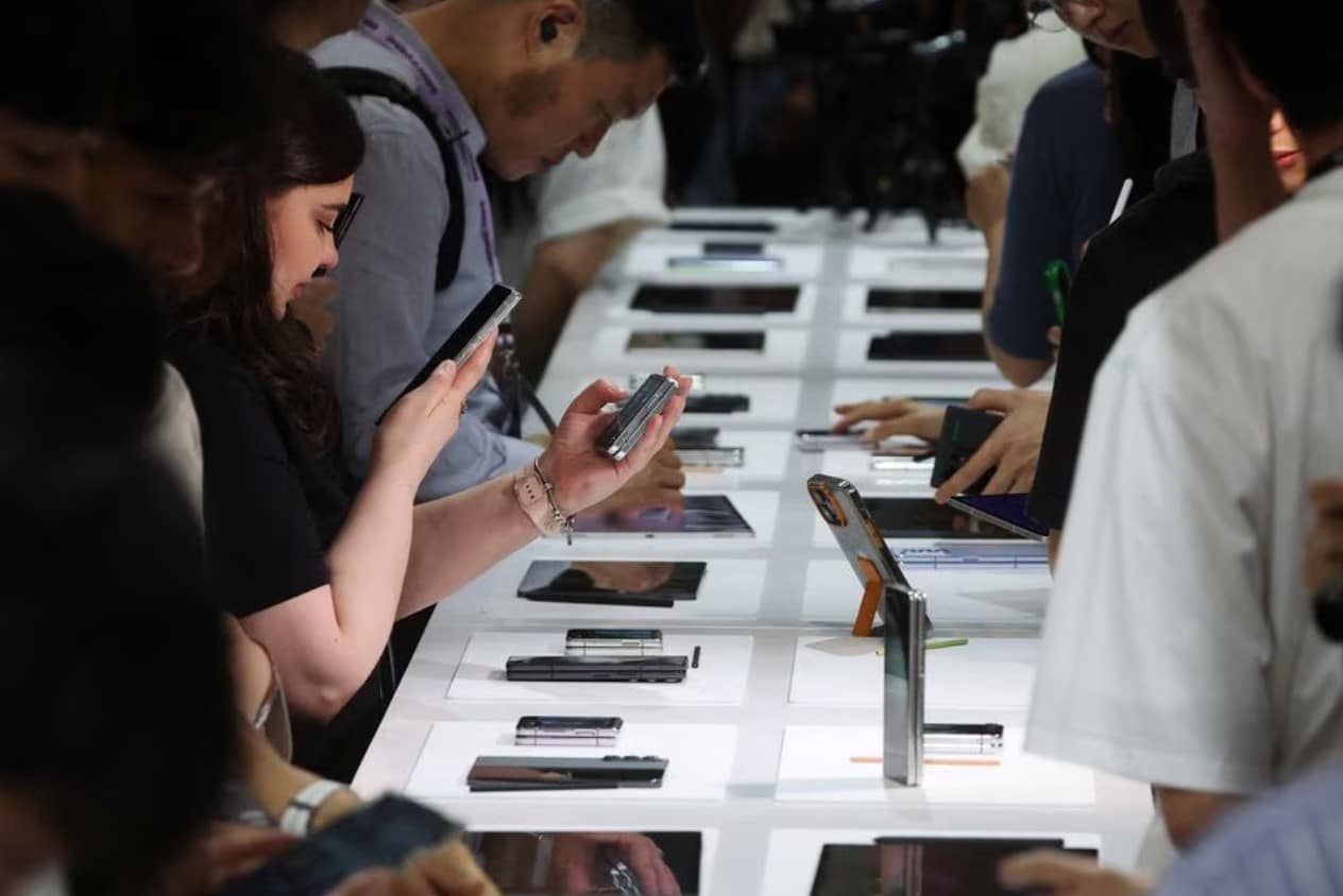 image Samsung Q3 profit beats expectations, raising hopes of chip recovery
